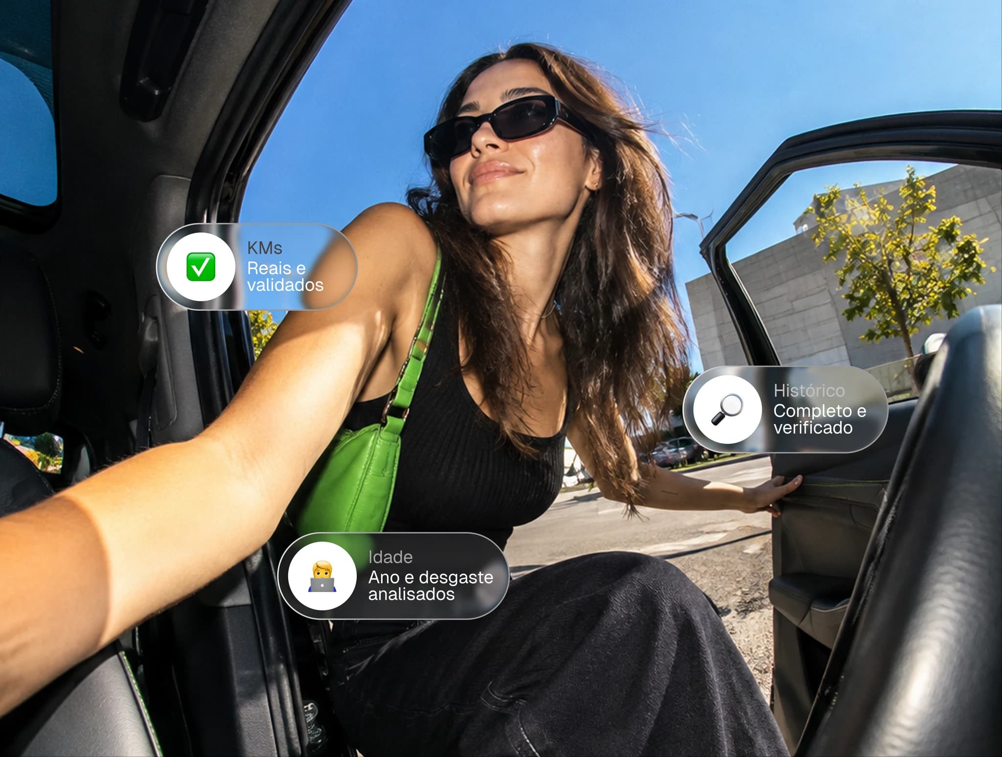 Mulher a sair de um carro, com os destaques KMs reais e validados, histórico completo e verificado e idade, ano e desgaste analisados